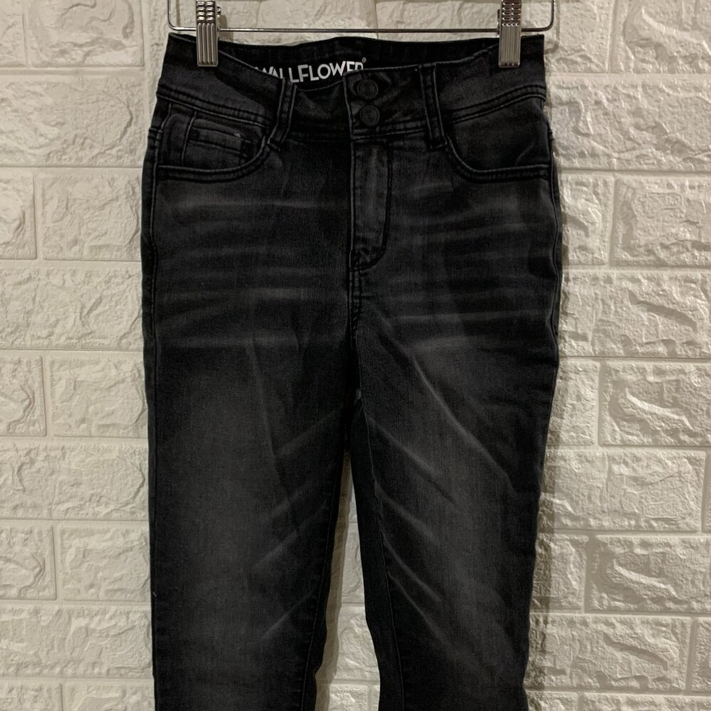 EXCELLENT CONDITION WALLFLOWER INSTASTRETCH FLIRTY CURVY SKINNY JEANS | HIGH RIS